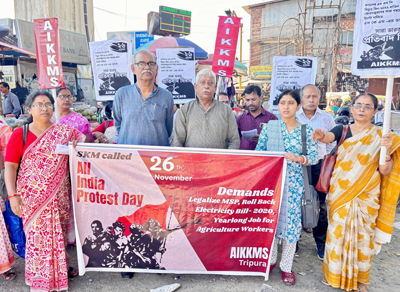 Activists of AIKKMS organised a protest at Battala area of Agartala on November 26 as part of SKM’s all India protest demanding legalisation of minimum support price, roll back of Electricity Bill-2020 etc.